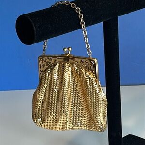 VINTAGE WHITING & DAVIS CO. SMALL GOLD MESH BAG PURSE WITH SHORT CHAIN STRAP